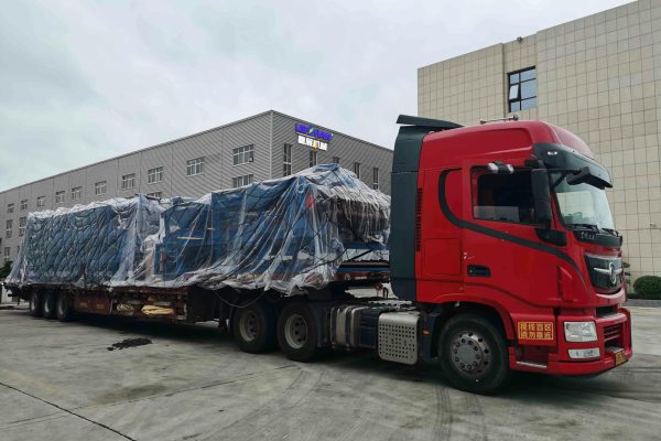 Loading Commercial Cargo to Doha from Dubai